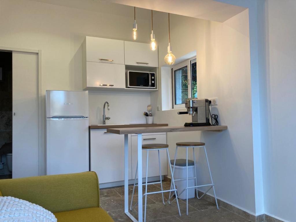 Charmant Studio Dans Villa - Parking - Jardin La Seyne-sur-Mer Zewnętrze zdjęcie